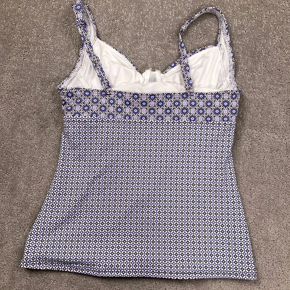 Lands End Tankini Top Womens‎ 2 Purple Blue Geometric Floral Twist Front
